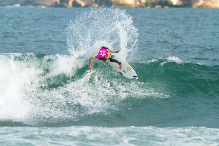 Courtney Conlogue conquistou no Rio de Janeiro a sua 2ª vitória CT da temporada (®wsl/danielsmorigo)