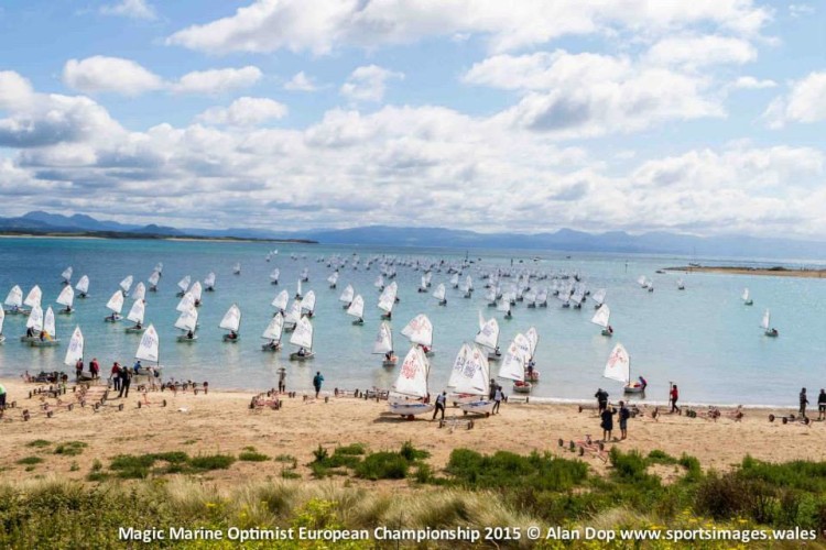 Aspeto da saída para o mar, domingo, em Pwllheli, zona fustigada por vento forte (®AlanDop)