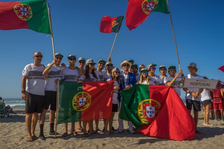 Seleção de Portugal ao Mundial de Surf Junior na California. Os 11 surfistas foram reconhecidos pelo IPDJ com estatuto de alto rendimento (®DR)