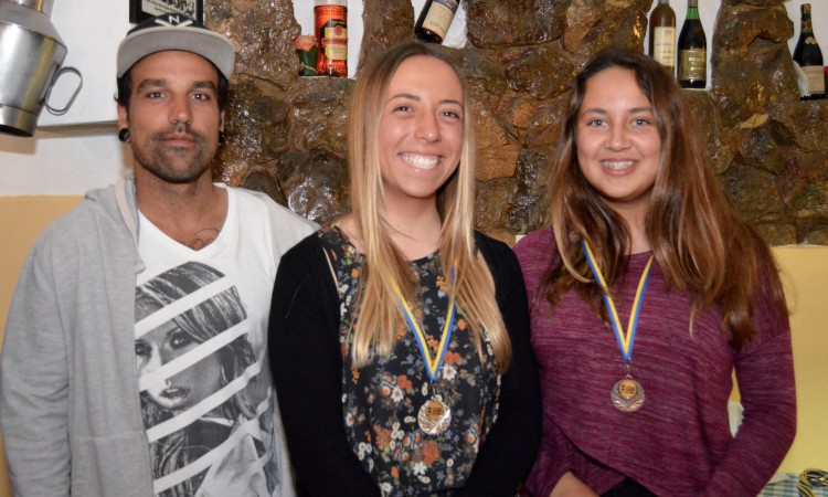Pódio Feminino, incompleto: Inês Pascoal e Laura Reis, com o treinador Bruno Santos (®PauloMarcelino)