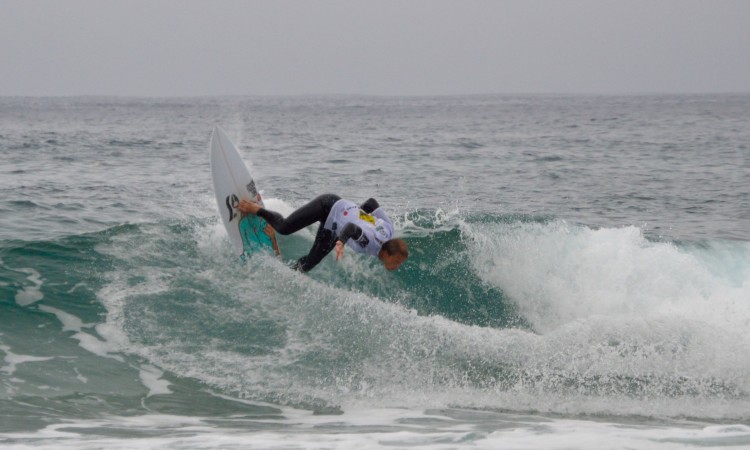 Marlon Lipke foi o melhor surfista no sábado (imagem). Na final, domingo, optou por um 'pico' que não lhe rendeu o que esperava (®PauloMarcelino)