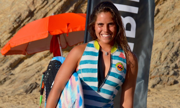 Maria Sarmento, 'free surfer' da Ericeira não faz campeonatos, mas entrou neste porque estava de férias… e ganhou (®PauloMarcelino)